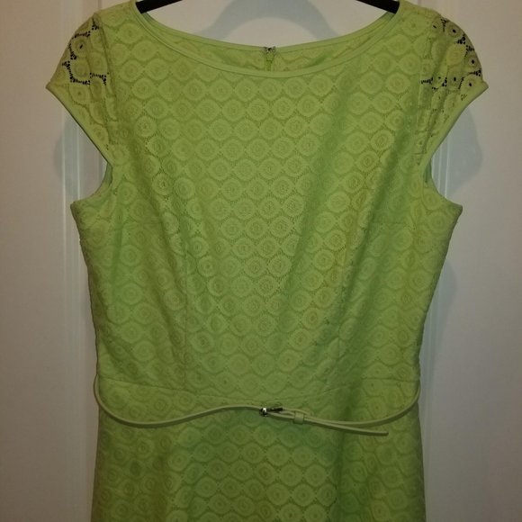 Kaspar Spring Green Crochet Lace Dress with Belt 8 - Picture 2 of 8